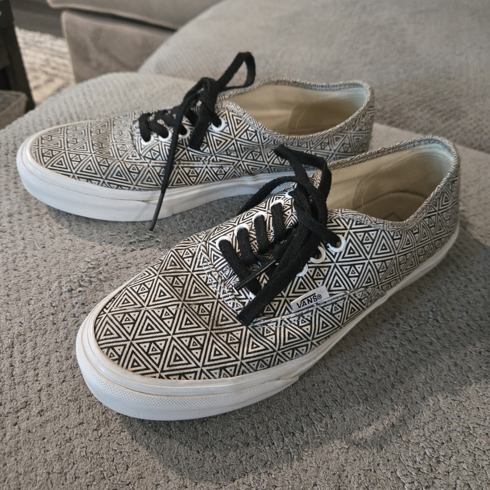Vans Men's Geometric Black and White Sneakers
